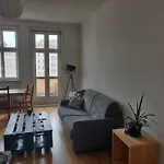 Zwei Charmante Privatzimmer Mit Wohnbereich In Zentraler Berliner Wohnung