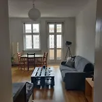Zwei Charmante Privatzimmer Mit Wohnbereich In Zentraler Berliner Wohnung