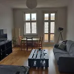 Zwei Charmante Privatzimmer Mit Wohnbereich In Zentraler Berliner Wohnung