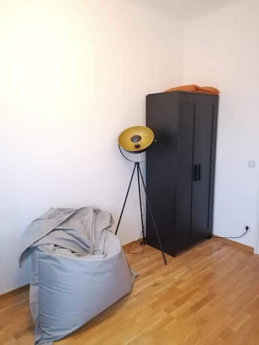 Zwei Charmante Mit Wohnbereich In Zentraler Berliner Apartment *