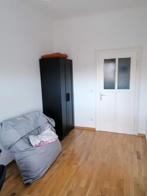 Zwei Charmante Mit Wohnbereich In Zentraler Berliner * Berlin